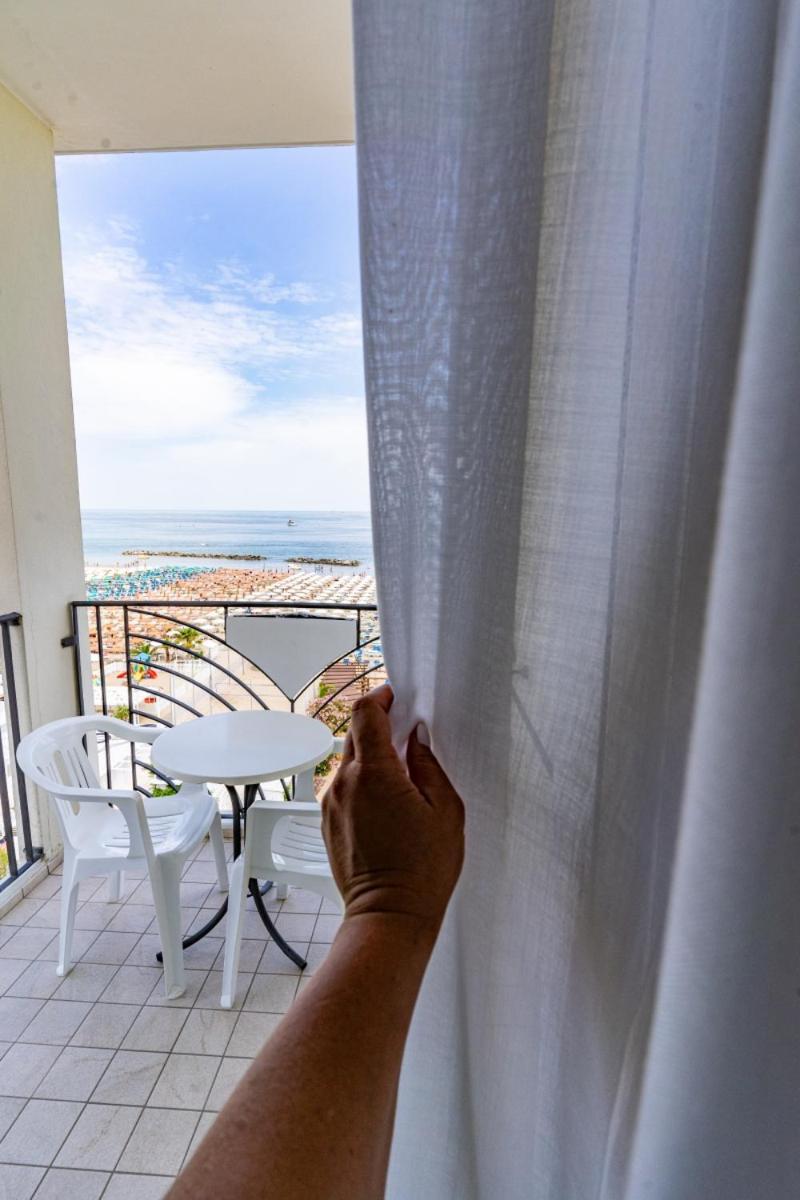 Hotel Prestige Cattolica Ngoại thất bức ảnh