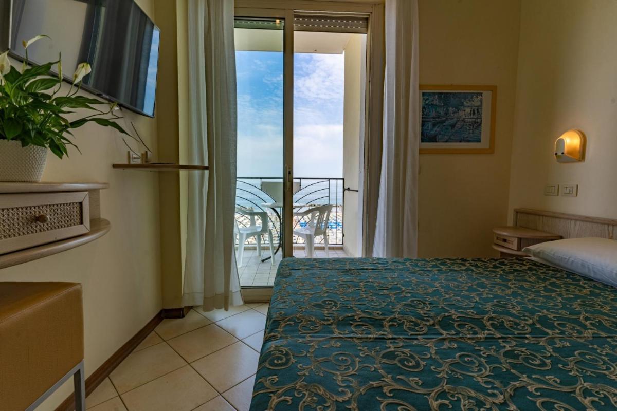 Hotel Prestige Cattolica Ngoại thất bức ảnh
